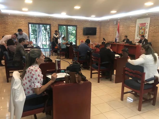 Los concejales este miércoles en la sesión ordinaria de la Junta Municipal de Ciudad del Este.