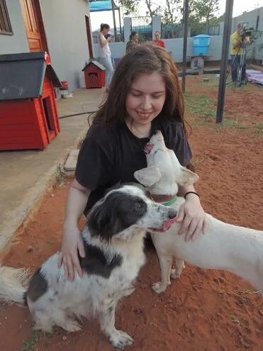 Analía Cazal busca celebrar su cumpleaños con donaciones para el refugio "Mascotas S.O.S".