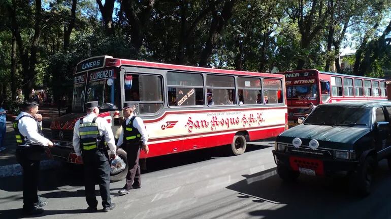 La Policía Municipal de Tránsito (PMT) realizó control sobre la calle Dr. José Gaspar Rodríguez de Francia y la calle San Lorenzo de la ciudad universitaria.