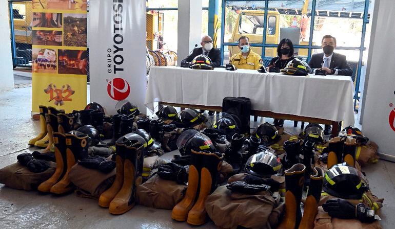 Equipos donados a Bomberos Voluntarios del Paraguay.