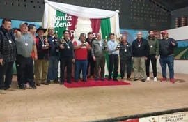 Equipos que llegaron al podio en el torneo de Truco deportivo desarrollado en la ciudad de Santa Elena.