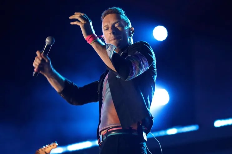 Chris Martin, el líder de la banda Coldplay, se comprometió con Dakota Johnson.