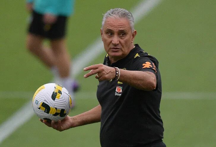 Tite, entrenador de la selección de Brasil, durante un entrenamiento del combinado sudamericano.