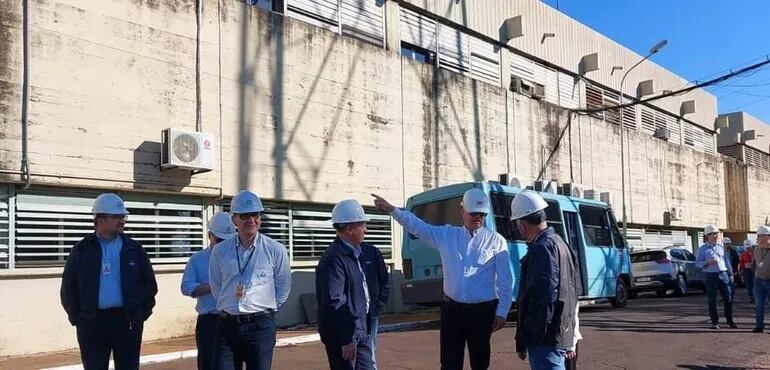 Visita técnica de directores de la Margen Derecha e Izquierda de Itaipú a la Central Hidroeléctrica Acaray.