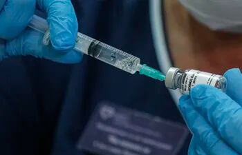 La farmacéutica india Dr. Reddy's Laboratories afirmó este sábado que el regulador de la nación asiática ha dado el visto bueno a los ensayos clínicos de la vacuna rusa contra la COVID-19,