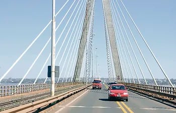 Los comerciantes  de la frontera se movilizarán hoy para exigir la habilitación del puente “San Roque González de Santa Cruz”.
