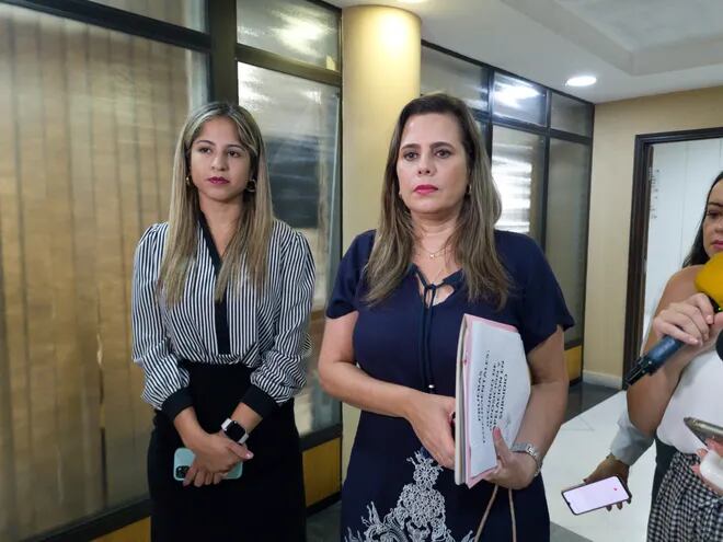 La funcionaria Soledad Blanco y la senadora Kattya González presentaron ayer su apelación.
