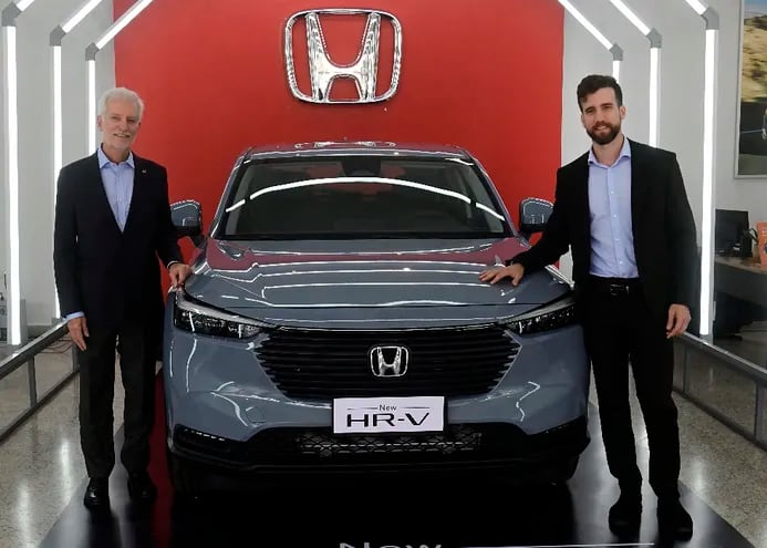 Camilo Carrizosa y Camilo Carrizosa Llano durante la presentación del nuevo Honda HR-V.