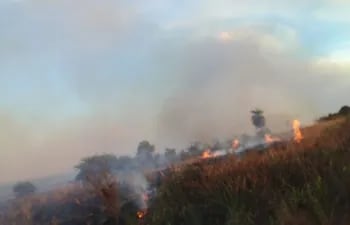 Caacupú: bomberos piden ayuda para combatir incendios.