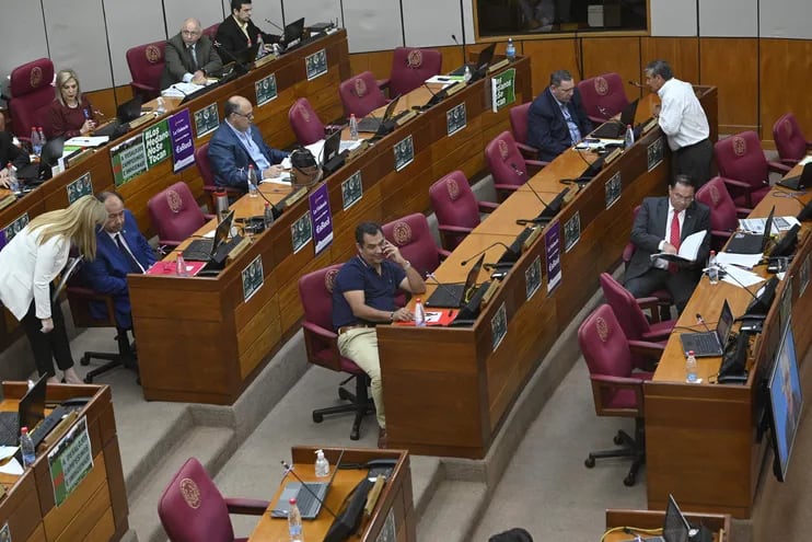El senador Óscar Salomón contabilizó apenas 15 votos a favor del proyecto de ley sancionado.