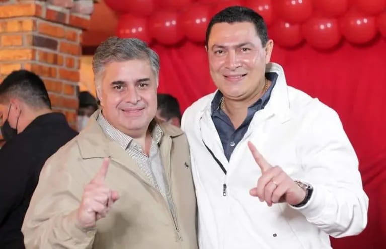 Douglas Cubillas director de Aeropuertos dela Dinac y Carlos Echeverría, intendente reelecto en Luque