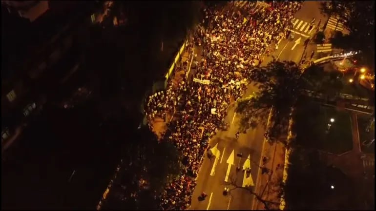 Marcha de estudiantes universitarios exigiendo Arancel Cero y derogación de la Ley Hambre Cero.