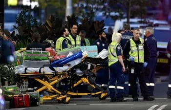 Al menos cinco personas murieron apuñaladas este sábado en un centro comercial de Sídney en un ataque en el que varias personas más resultaron heridas y cuyo presunto autor fue abatido a tiros por la Policía australiana, informaron fuentes oficiales y medios locales.
