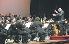 la-orquesta-sinfonica-nacional-tendra-hoy-al-maestro-pedro-calderon-y-al-violinista-rafael-gintoli-como-artistas-invitados-durante-el-sexto-concierto-200413000000-1344036.jpg