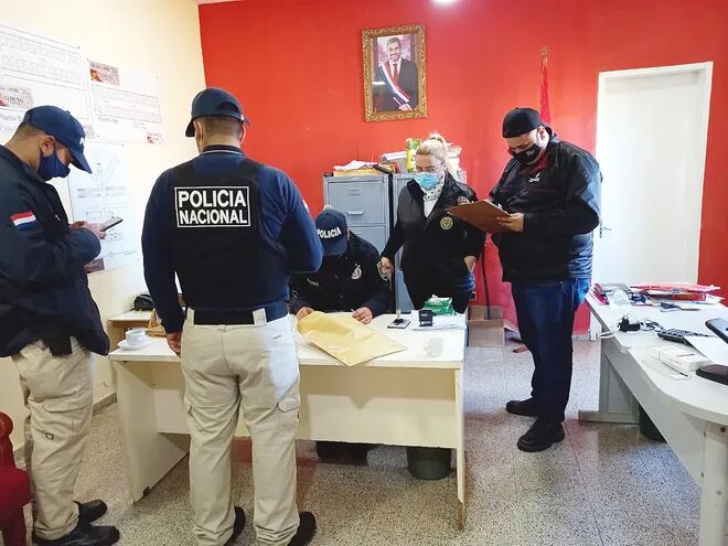 La fiscala María del Carmen Palazón, en el procedimiento que encabezó para desbaratar un esquema de sextorsión y estafa que operaba desde el Centro de Rehabilitación Social (Cereso).