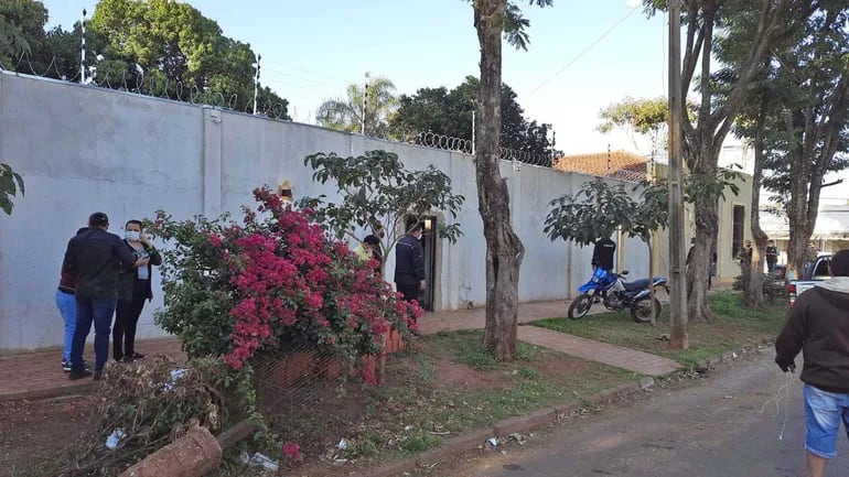 La residencia del capo fue tomada por asalto por al menos 10 sicarios que se hicieron pasar por agentes de la Senad.