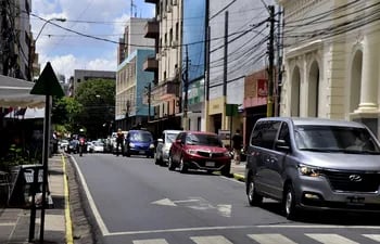 Ciudadanos de Asunción rechazan la implementación del estacionamiento tarifado.