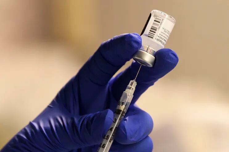Laboratorios de EEUU analizan la eficacia de sus vacunas ante nueva variante