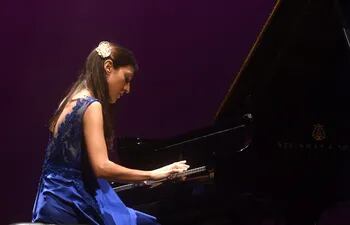 La pianista Chiara D'Odorico en un momento del concierto denominado "Contrapunto paraguayo".