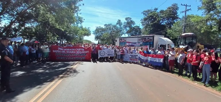 Una mesa de trabajo abre el gobierno tras la manifestación con cierre de frontera en Saltos del Guairá. Ciudad fronteriza defiende su ley de resarcimiento.
