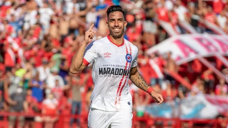 El paraguayo Gabriel Ávalos, futbolista de Argentinos Juniors, celebra un gol en un partido del fútbol argentino.