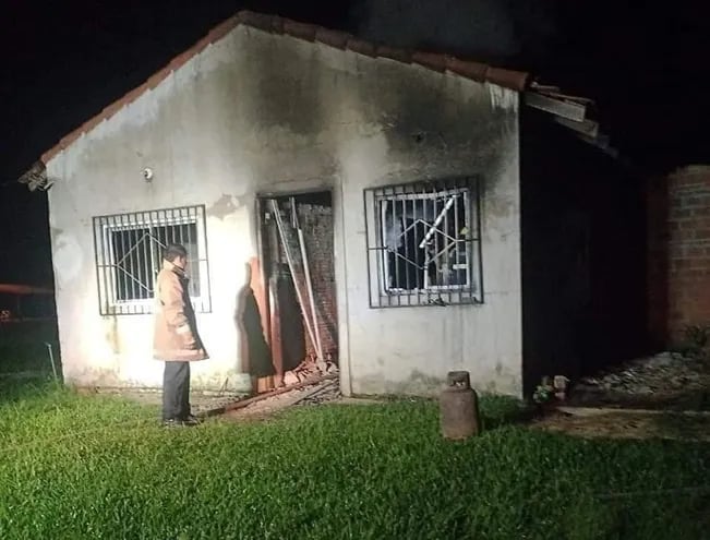 Incendio de vivienda en Cambyretá.
