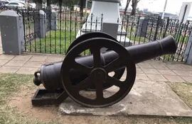 El cañón que fue llevado a la Gobernación, donde fue dañado, según la denuncia.