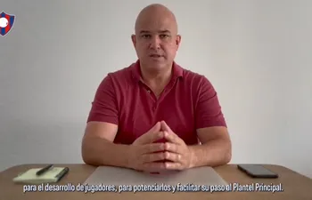 El español Fernando Jubero en la primera entrevista como nuevo director deportivo de Cerro Porteño.