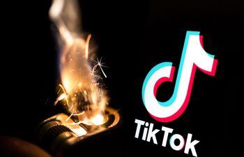 El fire challenge cobró notoriedad en TikTok a principios de este año.