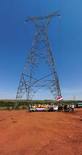 El pasado 29 de octubre, la ANDE  repuso las torres caídas de la LT 500 kV en Itakyry.