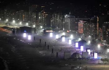 Así se ve la playa de Copacabana, en Río de Janeiro Brasil. Esta noche finaliza en el "The Celebration Tour" de Madonna.
