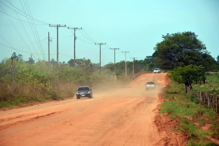 El tráfico es intenso y la ruta en mal estado. Los pobladores solicitan el asfaltado de Abaí-Tarumá-Tuna