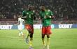 Vincent Aboubakar (i) y Karl Toko Ekambi, entre los dos han marcado los 11 goles de Camerún en la presente Copa de África.