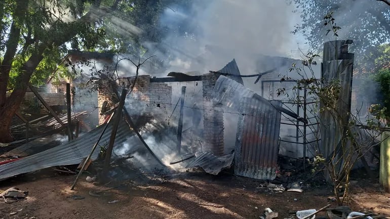 Incendio de una vivienda en Luque.