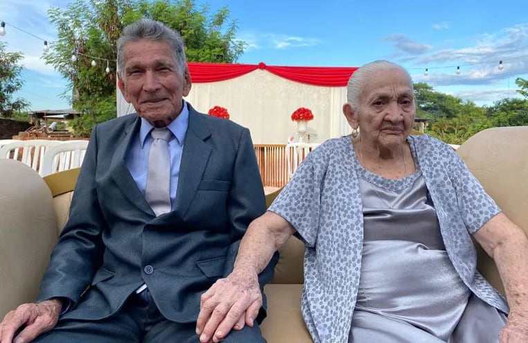 Don Cándido Aguilar (94) y doña Bernarda Troche (87) cumplieron 70 años de vida matrimonial.