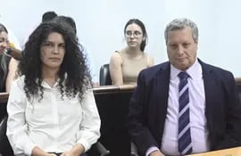Vivian Genes en compañía del abogado Guillermo Ferreiro, durante la audiencia que se llevó a cabo este martes.