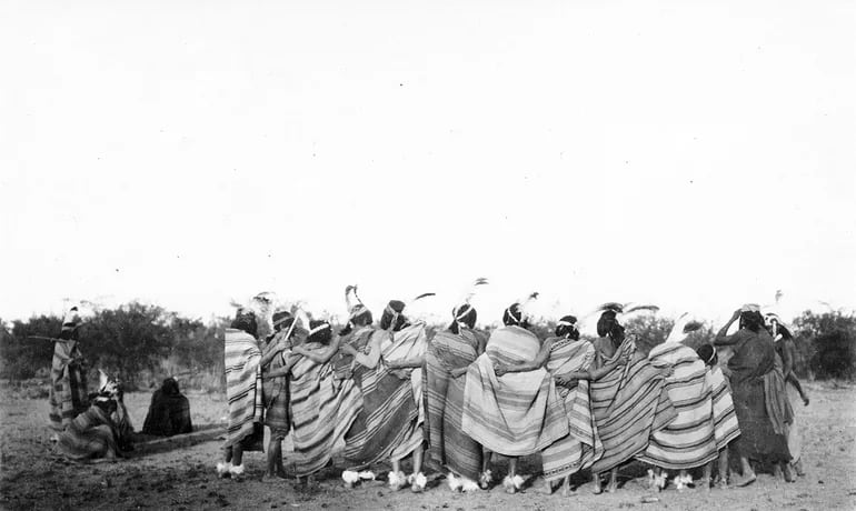 Nivaclés danzando, 1908. Fotografía 
de Erland Nordenskiöld.
