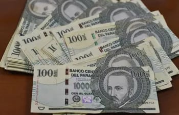 Imagen de referencia: billetes de G. 100.000 guaraníes, la mayor denominación de la moneda nacional.