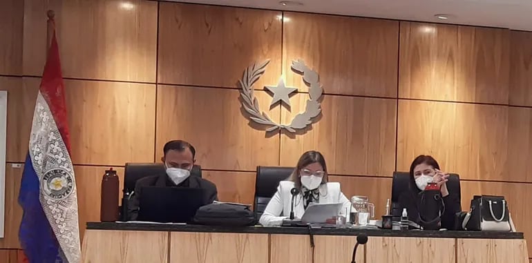 Milciades Ovelar, Flavia Recalde y Emilia Santos, miembros del Tribunal de Sentencia que dictó la condena.