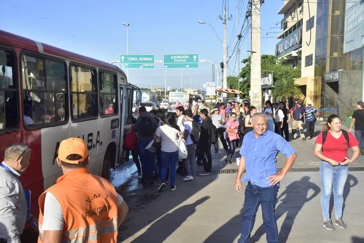 Reguladas de transporte público de pasajeros sobre Artigas y la Transchaco.