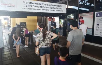 Según Migraciones por Ciudad del Este entraron 11.737 paraguayos y 10.739 extranjeros, que arrojan la cifra de 22.476 entradas.