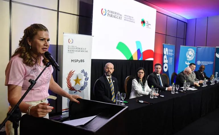 Ministra Teresa Barán habla durante el lanzamiento del proyecto nacional para el fortalecimiento y preparación para futuras pandemias.