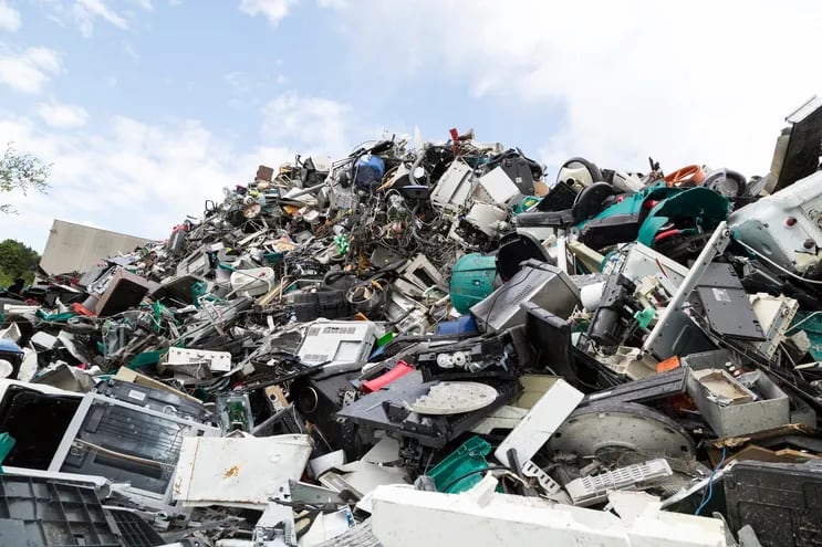 Una montaña de basura electrónica.