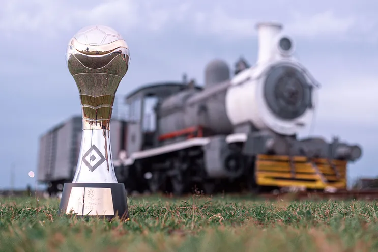 Trofeo de la Copa Paraguay, cuya cuarta edición se definió este año en Encarnación, con la consagración del Sportivo Ameliano, luego de imponerse sobre Nacional, en los penales.