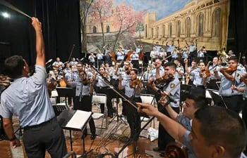 Ensayo de la Banda de Músicos de la Policía Nacional, el martes de mañana en el Teatro Municipal Ignacio A. Pane.