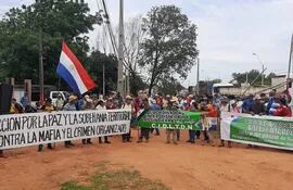 Campesinos se movilizan y advierten con invadir tierras administrada por Senabico