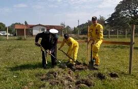 Palada inicial para la construccion del cuartel de los bomberos amarillos de José Leandro Oviedo