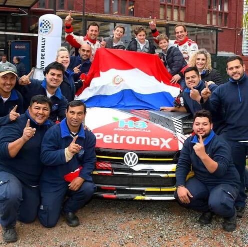 Celebración en el equipo Saba Competición con la consagración a nivel Sudamericano de Rally FIA/Codasur de Gustavo Saba y Fernando Mussano.