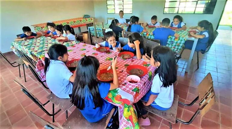 Intendentes aseguran que el presupuesto de Fonacide no alcanza para distribuir desde el primer día de clase el almuerzo escolar.