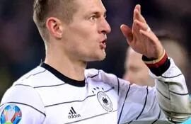 Toni Kroos (29) se destacó ayer en la victoria de Alemania sobre Bielorrusia por 4-0. EFE